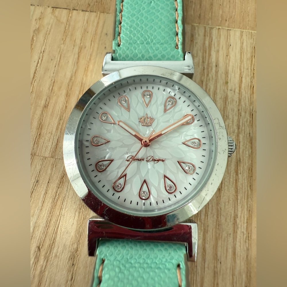 Premier designs ladies silver tone reversible strap watch NEW BATTERY
